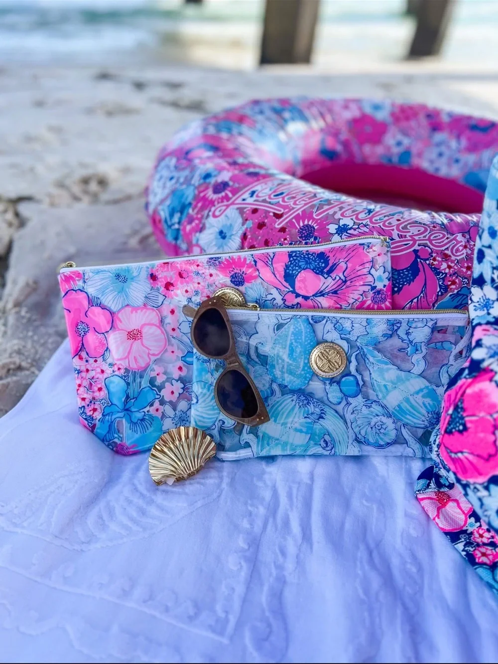 Discounted LILLY PULITZER 8 ITEMS PERFECT DAY AT THE BEACH ( ultimate gift set) - Picture 1 of 9